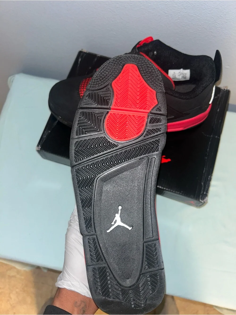 Jordan Men's Black and Red Retro Basketball Sneakers